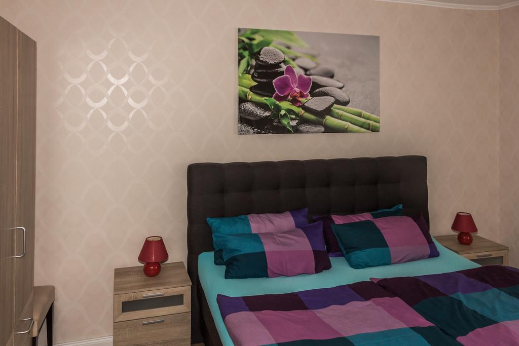 Gaestehaus Margareth Busum Bagian luar foto