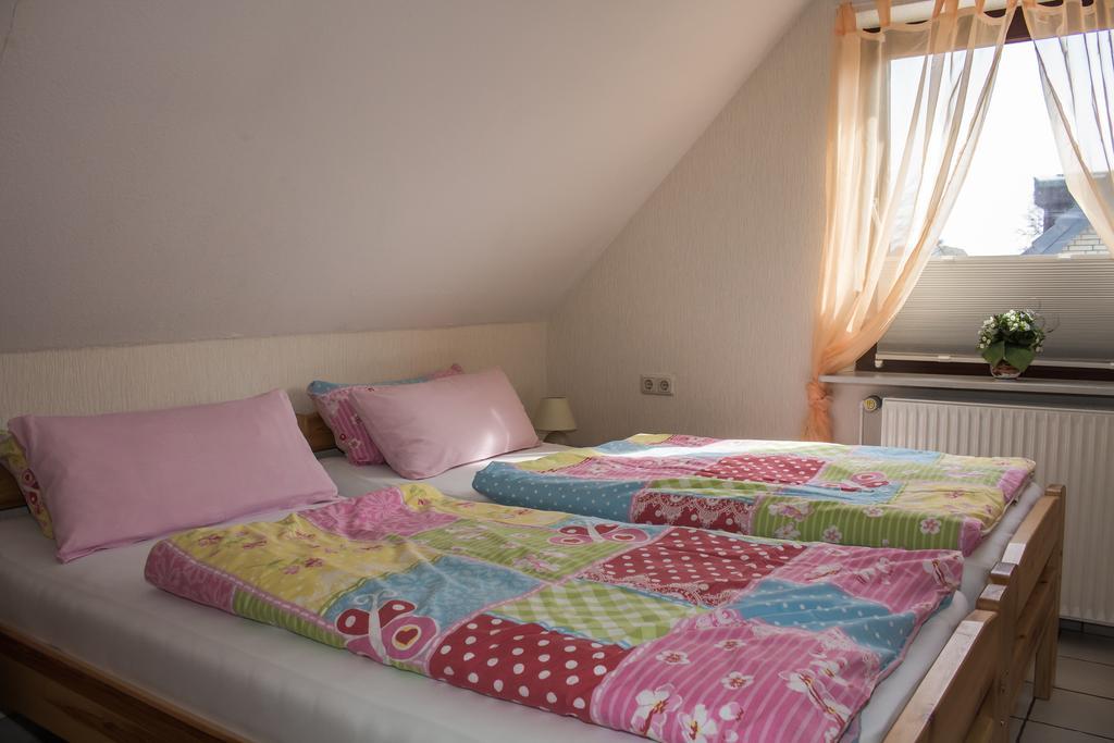 Gaestehaus Margareth Busum Bagian luar foto