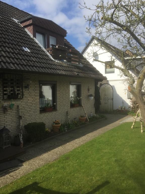Gaestehaus Margareth Busum Bagian luar foto